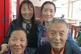 面对面守护、肩并肩寻找、背对背思念......图片