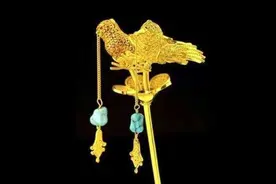 老太太带祖传金钗去鉴定，看到这五个字，专家惊呼：你父亲是何人图片