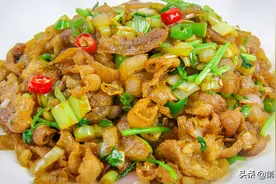 一盒肥牛，一根葱，试试这道黑椒葱爆肥牛，肉嫩葱浓，家人都爱吃图片