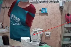 保姆用卫生纸擦自己的屁股，然后再擦女主人洗脸盆，中介：不存在违规图片
