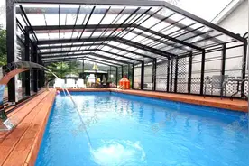 庭院装修新方式，电动开合可伸缩屋顶，遮风挡雨又美观图片