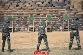 快！稳！准！特战队员射击比武真带劲图片