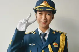 身高175的军校女神，来自三军仪仗队图片