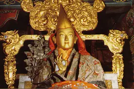 情僧仓央嘉措：两个女人为其牺牲，23岁在青海湖边圆寂，死因成谜图片