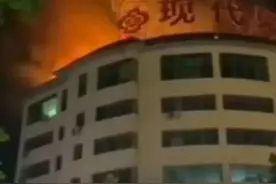 妈妈烧香拜佛为孩子高考祈福！不料，气愤又心痛图片