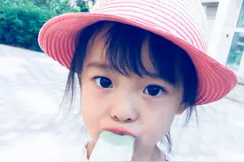 你见过这么萌的吃雪糕妹子吗？图片