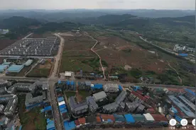 西部工业小镇，和沿海不能比图片