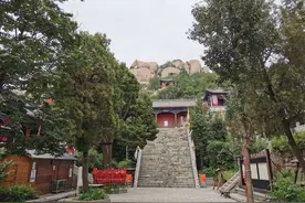 素有天下第一奇山之称，峄山风景区，帝王将相曾多次攀登图片