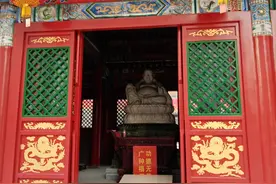 沈阳“实胜寺”一游，之天王殿内的弥勒菩萨及四大天王实景图图片