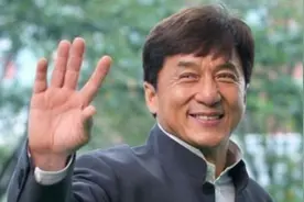 成龙忆：当年被50个人围砍，只有他留下救我，这辈子我任他欺负图片