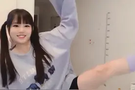 火线妹吃东西被客人偷拍，看清她的真实颜值，终于明白直男审美！图片