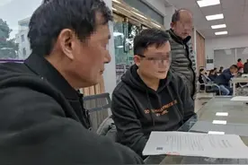 赔大了！6旬大伯骑三轮车装上850万劳斯莱斯，车损高达20多万图片