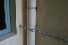 雨水管那么难看，你还能忍受？不妨学学外国人在屋角挂条雨链图片