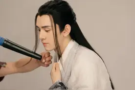 李佳琦侧颜惊艳热搜！这些男明星凭什么能被夸“古风美男”？图片