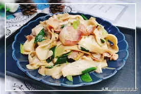 新花样菜谱——杏鲍菇炒培根，鲜香浓郁，大人小孩都爱吃图片