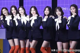 韩国女团Weeekly举行出道Showcase图片