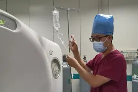 应急总医院呼吸与危重症医学科开展无痛经皮穿刺介入治疗图片