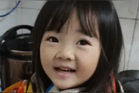 住外卖箱的小女孩长大了，生活不易，但你很甜图片
