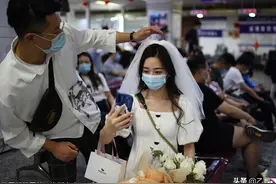 错过了“20200202”，520情侣扎堆领证，结婚登记处满场头纱飘图片
