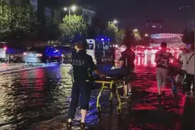 暴雨夜，外地来沈急救车突然出现故障，沈阳120急救接力转运高危孕妇图片