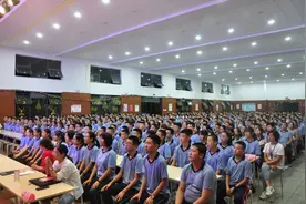 点燃梦想，唤醒激情；确立目标，激流勇进丨初三年级开学动员大会图片
