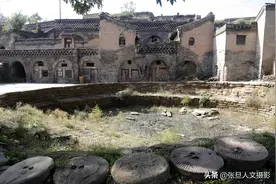 藏在深山的古村落 依山而建的建筑群堪称中国一绝 无人的村庄真荒凉图片