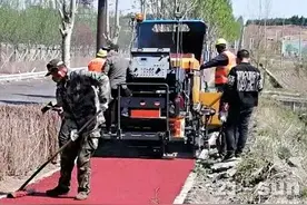 中国首款！超迷你摊铺机RP355落地东北图片
