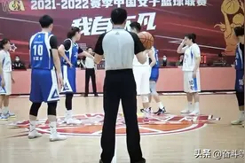 WCBA常规赛，山东女篮82比56击败上海女篮，曹君伟被夺权驱逐出场图片