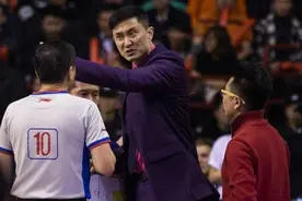 轻罚首钢恶果现！杜锋被驱逐 离场留言引热议 李春江也曾这样说图片