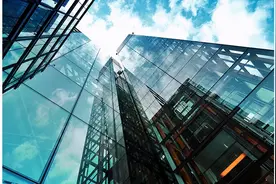 我在大公司被领导揩油，你在小公司给老板磕头图片
