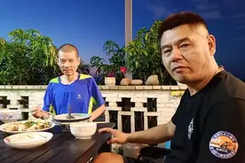 54岁男子带绝症老友自驾游：要是死路上我给他扛回去，网友：人生得友此一人足矣图片