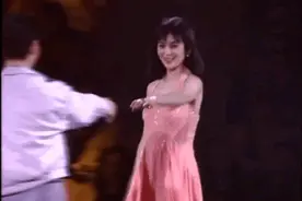 张学友91年演唱会，关之琳助阵，惊艳全场图片