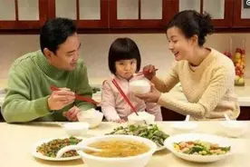 中国孩子吃饭，韩国孩子吃饭，日本孩子吃饭，网友：差别不是一点图片