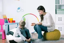 家长在孩子面前数落老师，其实是在给孩子泼冷水！为什么？图片