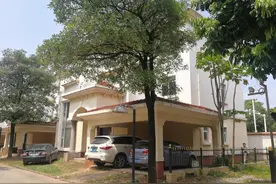 拍卖成功！广东省东莞市长洲东江明珠花园丽景豪庭鸿景路21号别墅图片