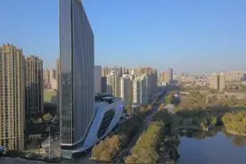 河北现“刀片楼”，棱角分明杀气腾腾，设巨型恐龙引路人尖叫图片