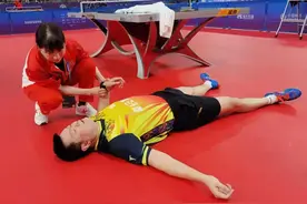 中国乒坛也有不老神话！41岁老将率队淘汰卫冕冠军，赛后直接瘫倒图片