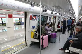 郑州地铁被淹12人身亡引争议：期间为何不先砸窗让车厢透进氧气？图片