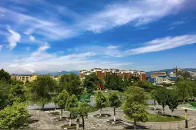 千佛山是泰山的余脉，海拔285米，占地166.1公顷图片