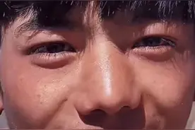 粉丝寄给丁真的书堆成小山图片