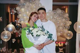 赵继伟求婚成功，女友是中戏校花，穿旗袍像“姨太太”有些显老图片