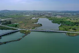 航拍安徽南陵：“奎湖”水天一色春满园图片