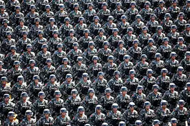 中国阅兵仪式出现罕见失误，不仅没有被嘲笑，反获大量称赞图片