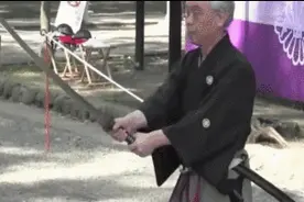 神剧成真？刀劈子弹，空手抓箭，竟然都有人办到了图片