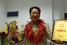 “中国辣椒大王”李永志，不听医生劝每天吃5斤辣椒，现状如何图片