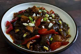 自制的红薯粉皮，做法简单健康美味，味道爽滑劲道图片