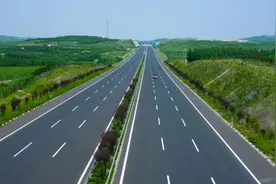 说不尽的无奈，大货车疲劳驾驶的原因，无价的生命，如何取舍图片