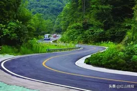 2.48亿建设6条旅游公路 串起松山美景架起乡村振兴桥梁图片