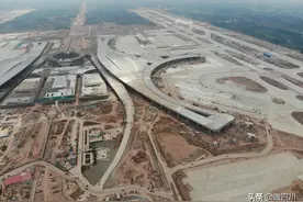 航拍成都天府国际机场最新建设现场，“太阳神鸟”已经展翅翱翔图片