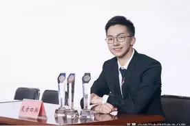 他是有才有颜的"男神级"学霸，拿下北大、复旦、武大保研offer，连续三年综测第一！图片